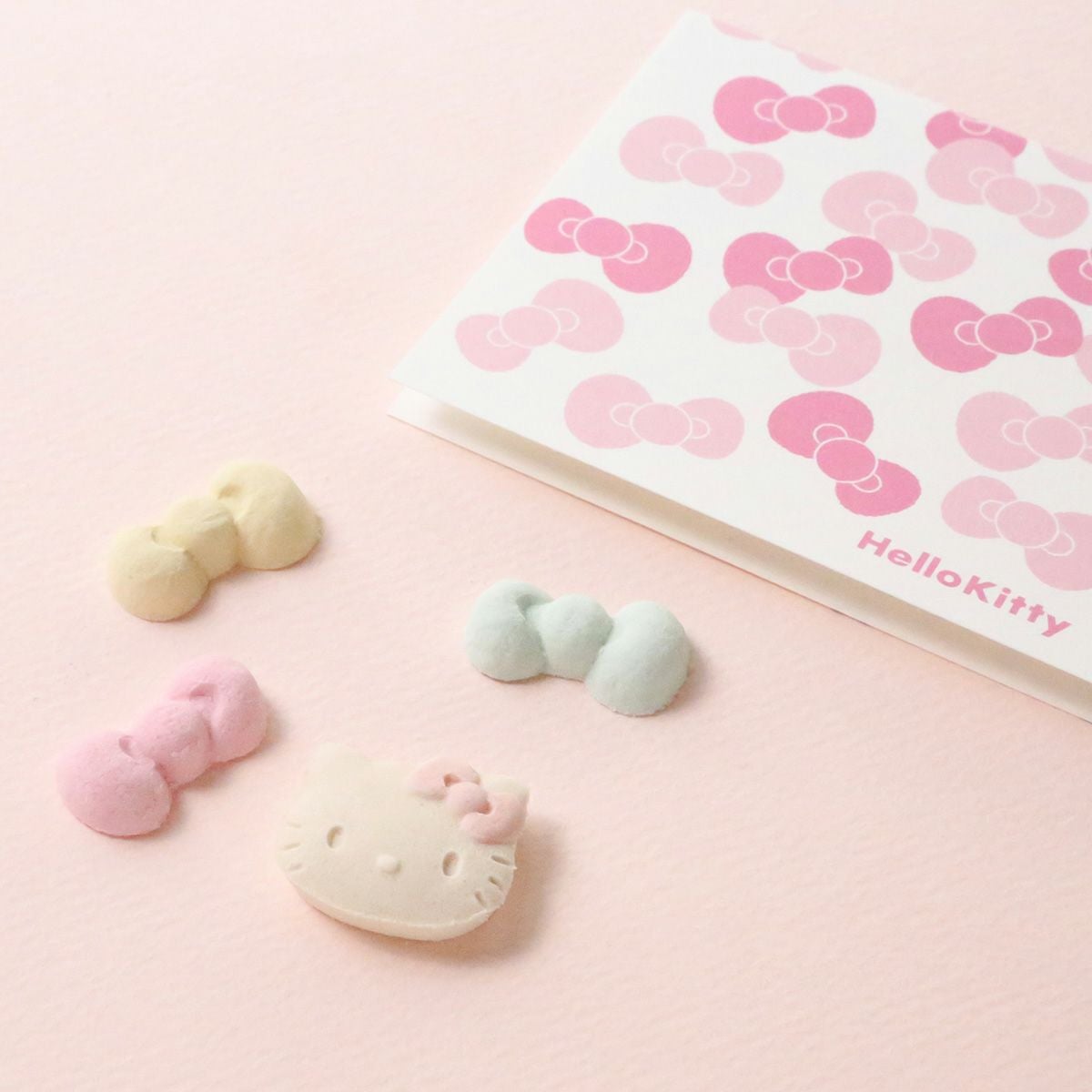 暦〈Hello Kitty × 亀屋良長〉 | 創業1803年の京菓子司 亀屋良長